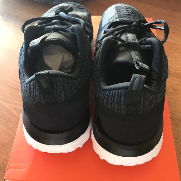 NIB Women’s Nike Renew Arena - Picture 2 of 5